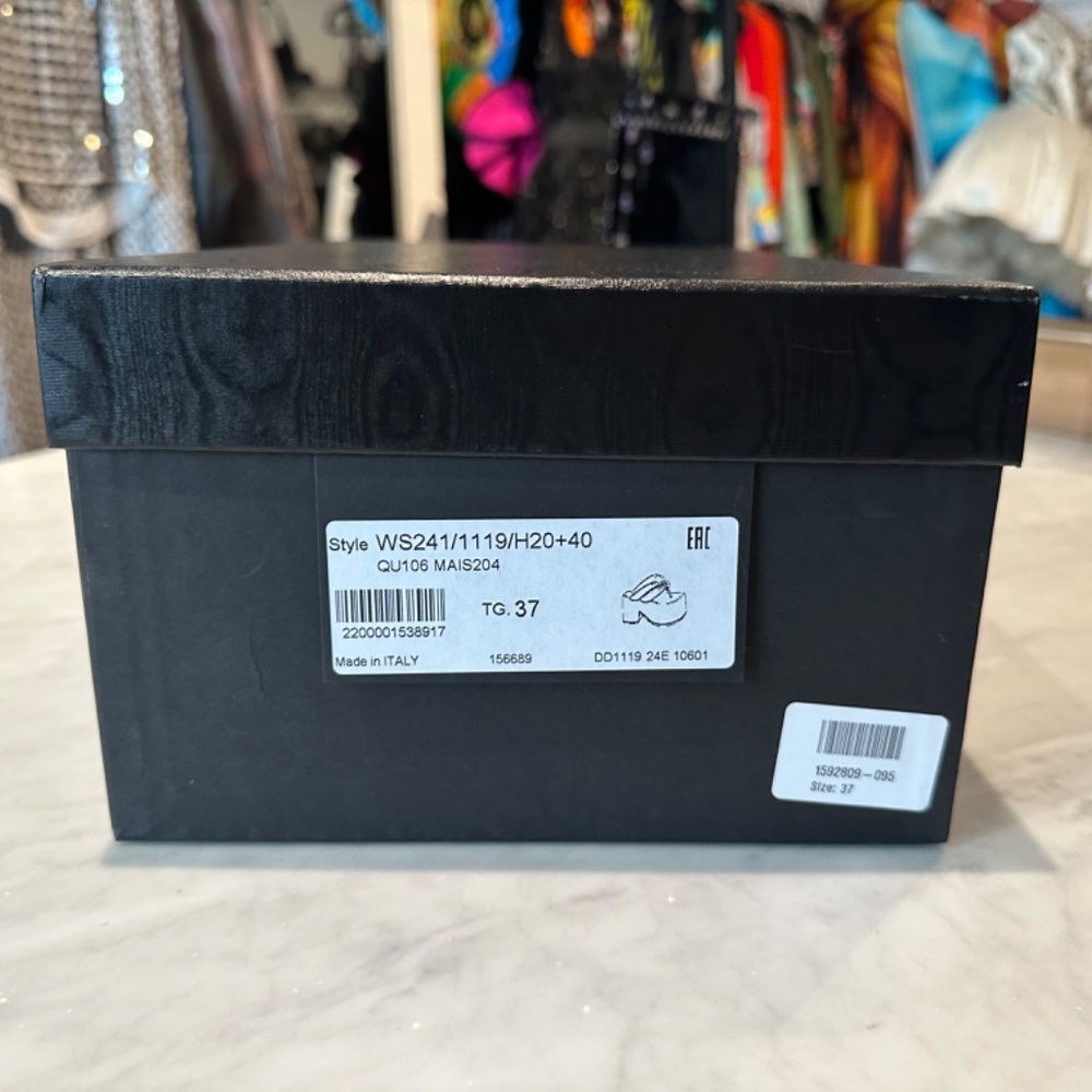 Stunning Dries Van Noten Logo Box 8x13.5x5.2 - Picture 4 of 4